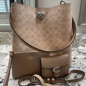 Coach Charlie Bucket, Small Wallet & Wristlet